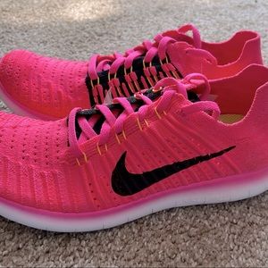 Nike Free RN Flyknit athletic shoes